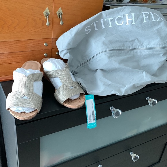 Stitch Fix Gorgeous gold tone wedge slide sandal size 6 - Picture 6 of 12